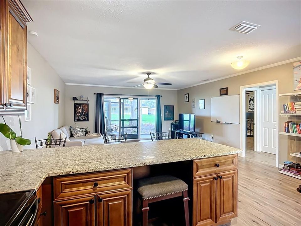 В аренду: $1,700 (2 спален, 1 ванн, 1000 Квадратных фут)