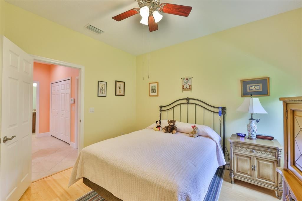 На продажу: $314,990 (2 спален, 2 ванн, 1493 Квадратных фут)