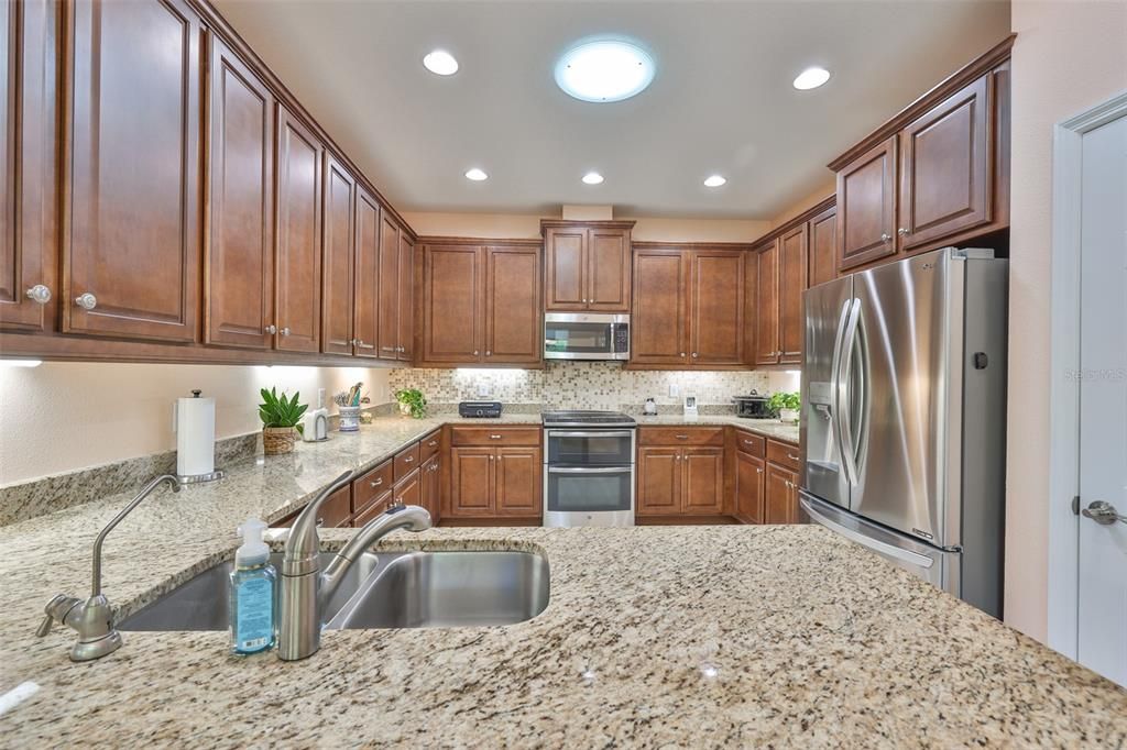 На продажу: $314,990 (2 спален, 2 ванн, 1493 Квадратных фут)