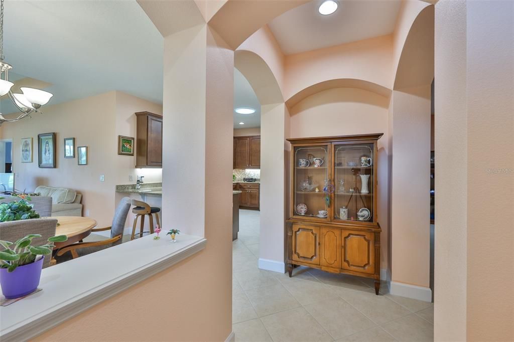 На продажу: $314,990 (2 спален, 2 ванн, 1493 Квадратных фут)