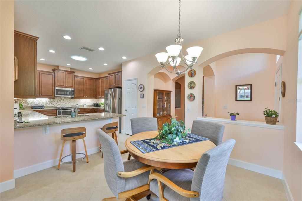 На продажу: $314,990 (2 спален, 2 ванн, 1493 Квадратных фут)