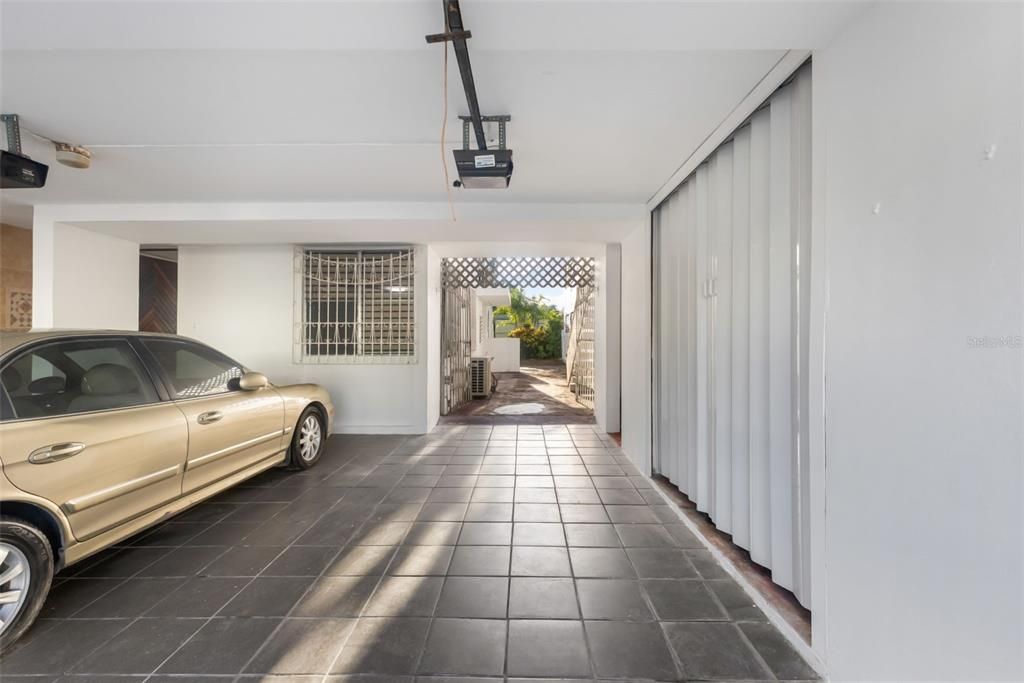 合同活跃: $240,000 (4 贝兹, 3 浴室, 1388 平方英尺)