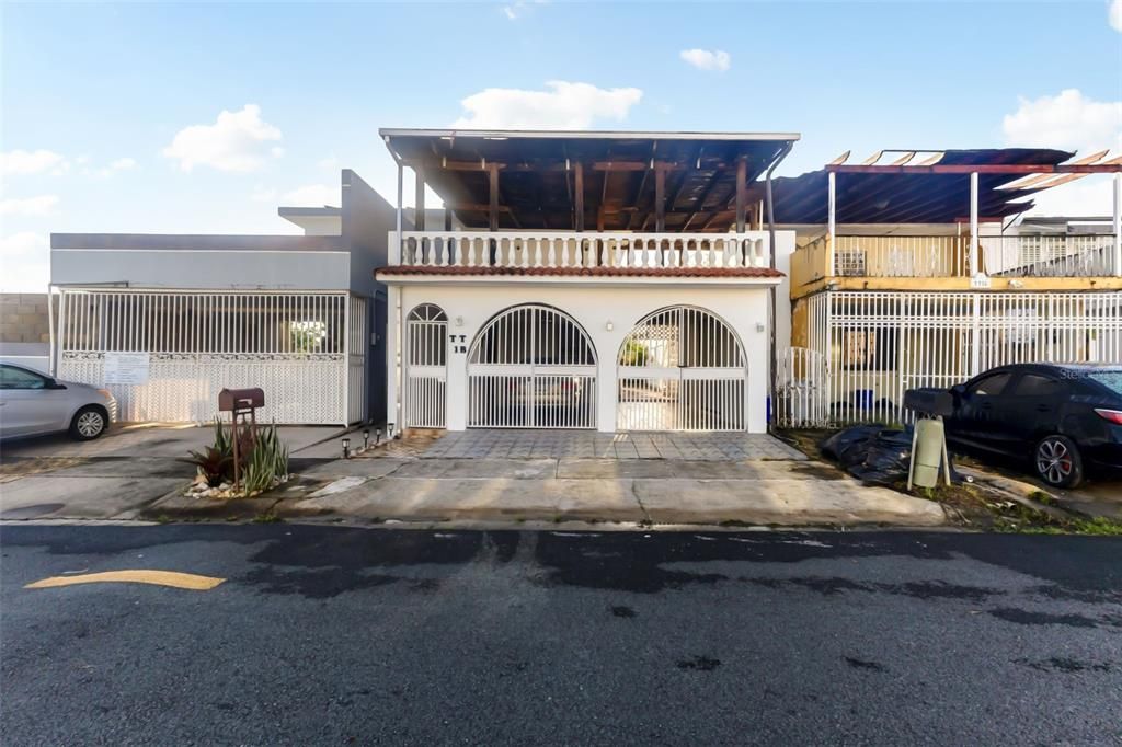 合同活跃: $240,000 (4 贝兹, 3 浴室, 1388 平方英尺)