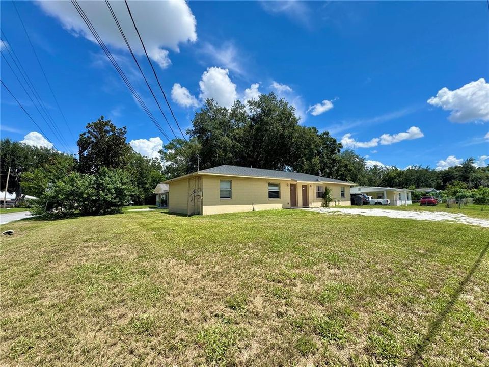 合同活跃: $1,100 (2 贝兹, 1 浴室, 775 平方英尺)