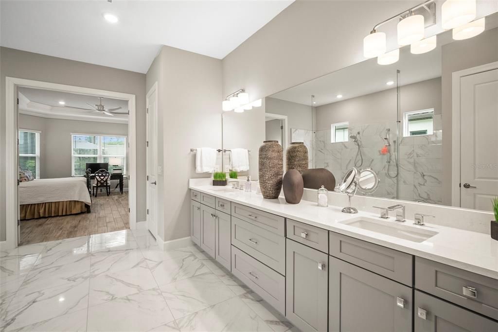 Под контрактом: $1,125,000 (3 спален, 3 ванн, 3101 Квадратных фут)