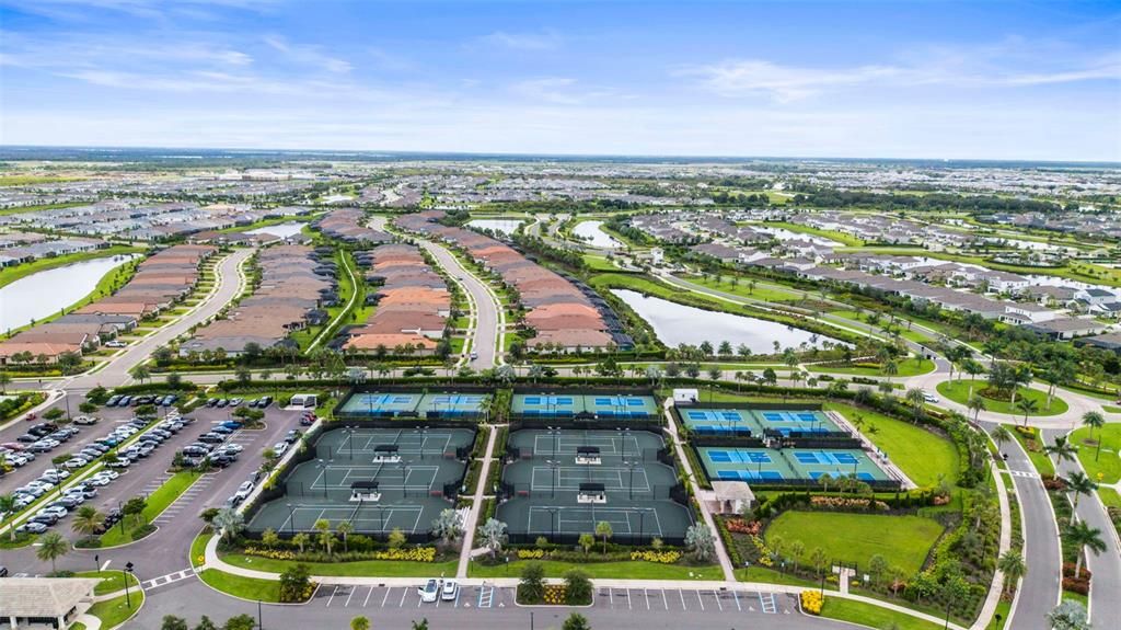 Под контрактом: $1,125,000 (3 спален, 3 ванн, 3101 Квадратных фут)