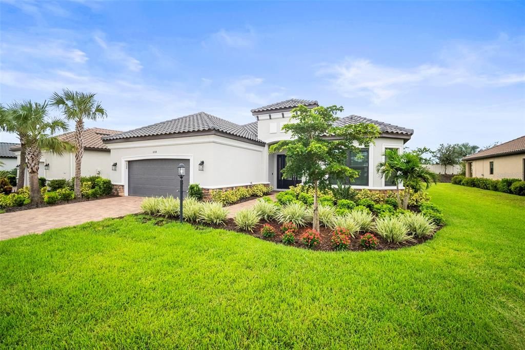 Под контрактом: $1,125,000 (3 спален, 3 ванн, 3101 Квадратных фут)