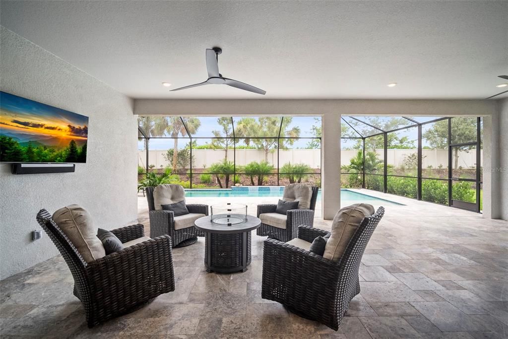 Под контрактом: $1,125,000 (3 спален, 3 ванн, 3101 Квадратных фут)