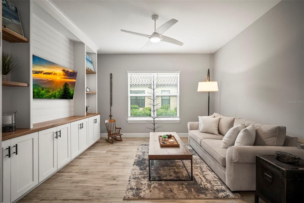 Под контрактом: $1,125,000 (3 спален, 3 ванн, 3101 Квадратных фут)