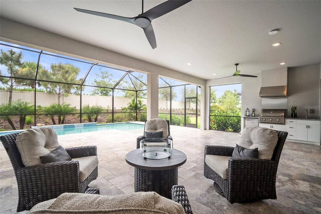 Под контрактом: $1,125,000 (3 спален, 3 ванн, 3101 Квадратных фут)