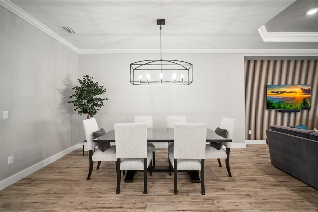 Под контрактом: $1,125,000 (3 спален, 3 ванн, 3101 Квадратных фут)