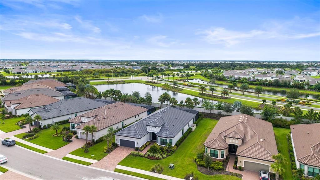 Под контрактом: $1,125,000 (3 спален, 3 ванн, 3101 Квадратных фут)