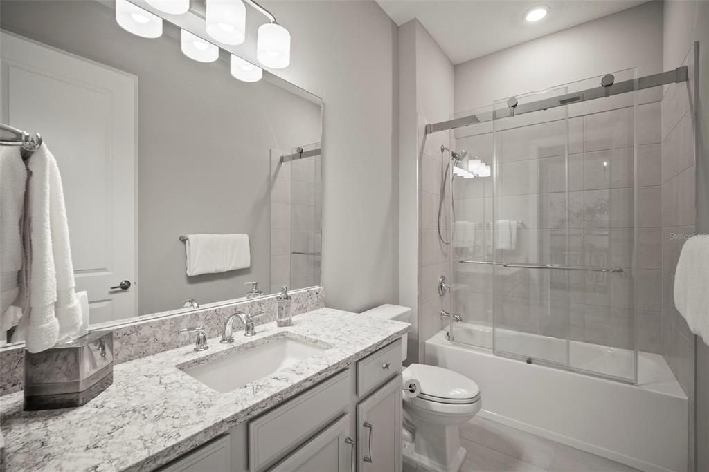 Под контрактом: $1,125,000 (3 спален, 3 ванн, 3101 Квадратных фут)