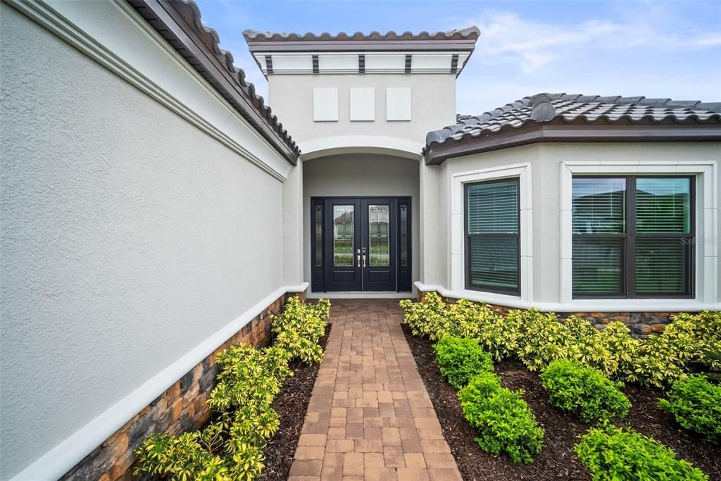 Под контрактом: $1,125,000 (3 спален, 3 ванн, 3101 Квадратных фут)