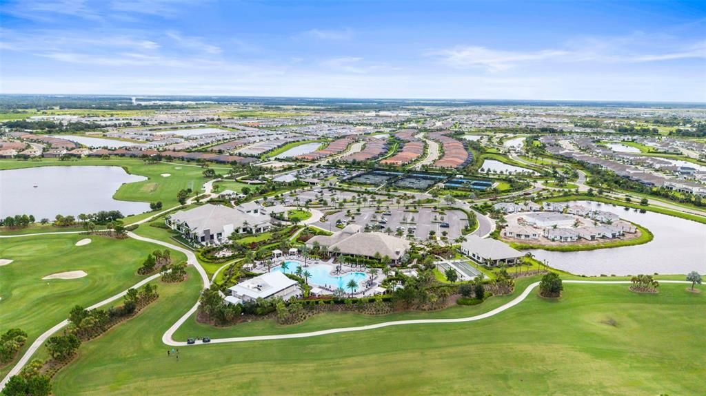 Под контрактом: $1,125,000 (3 спален, 3 ванн, 3101 Квадратных фут)