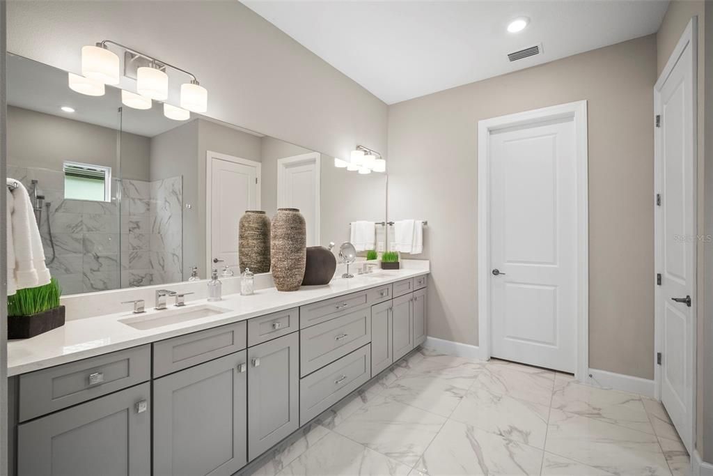 Под контрактом: $1,125,000 (3 спален, 3 ванн, 3101 Квадратных фут)