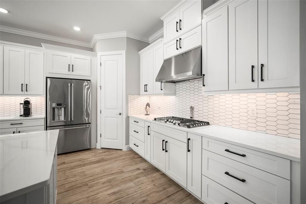 Под контрактом: $1,125,000 (3 спален, 3 ванн, 3101 Квадратных фут)