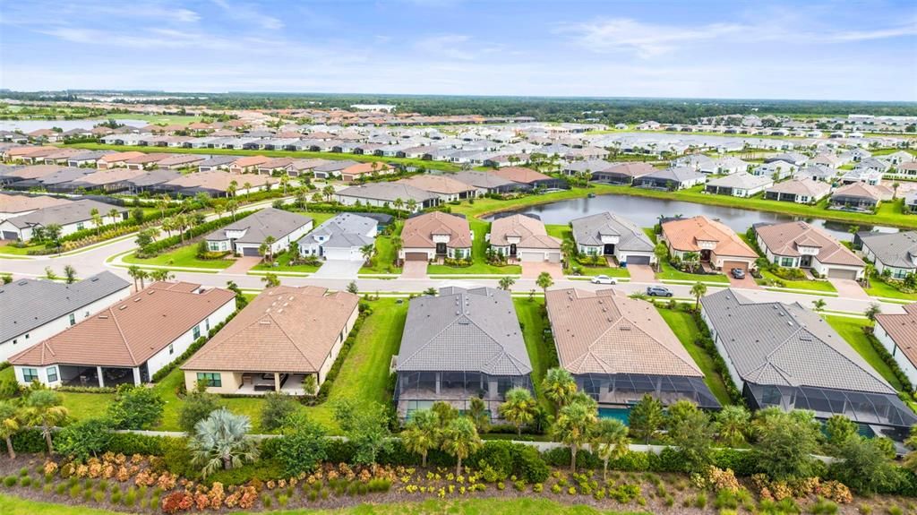 Под контрактом: $1,125,000 (3 спален, 3 ванн, 3101 Квадратных фут)