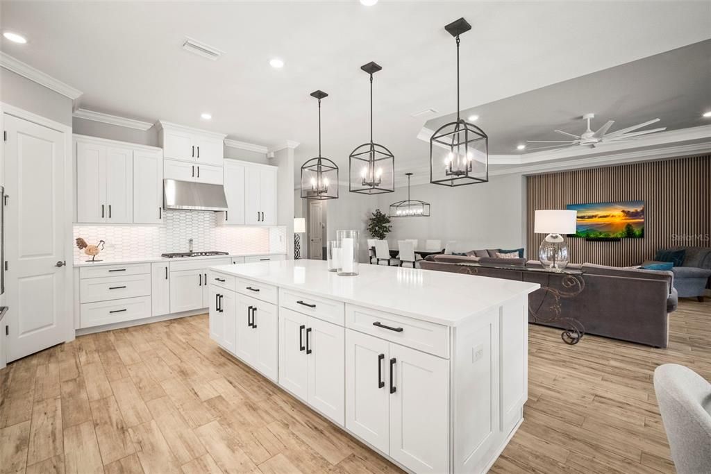 Под контрактом: $1,125,000 (3 спален, 3 ванн, 3101 Квадратных фут)