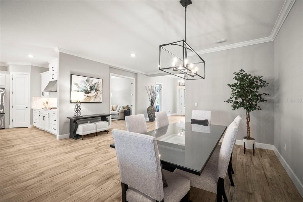 Под контрактом: $1,125,000 (3 спален, 3 ванн, 3101 Квадратных фут)