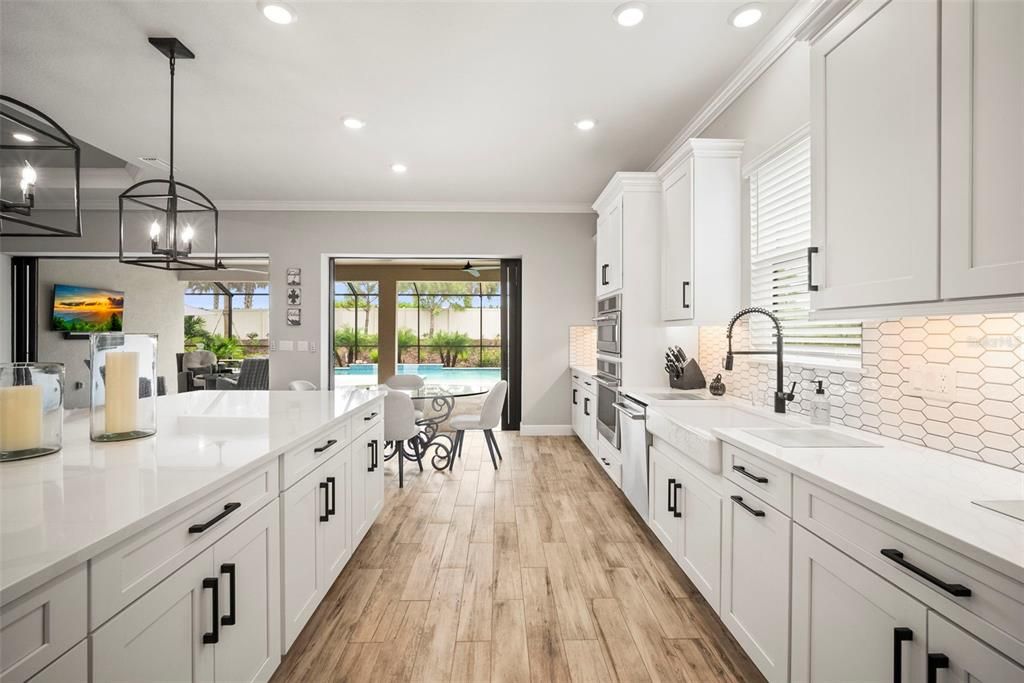 Под контрактом: $1,125,000 (3 спален, 3 ванн, 3101 Квадратных фут)