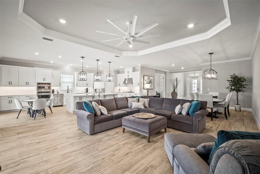 Под контрактом: $1,125,000 (3 спален, 3 ванн, 3101 Квадратных фут)