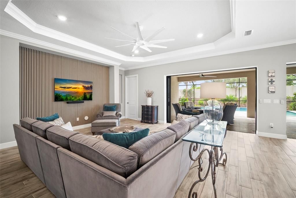 Под контрактом: $1,125,000 (3 спален, 3 ванн, 3101 Квадратных фут)