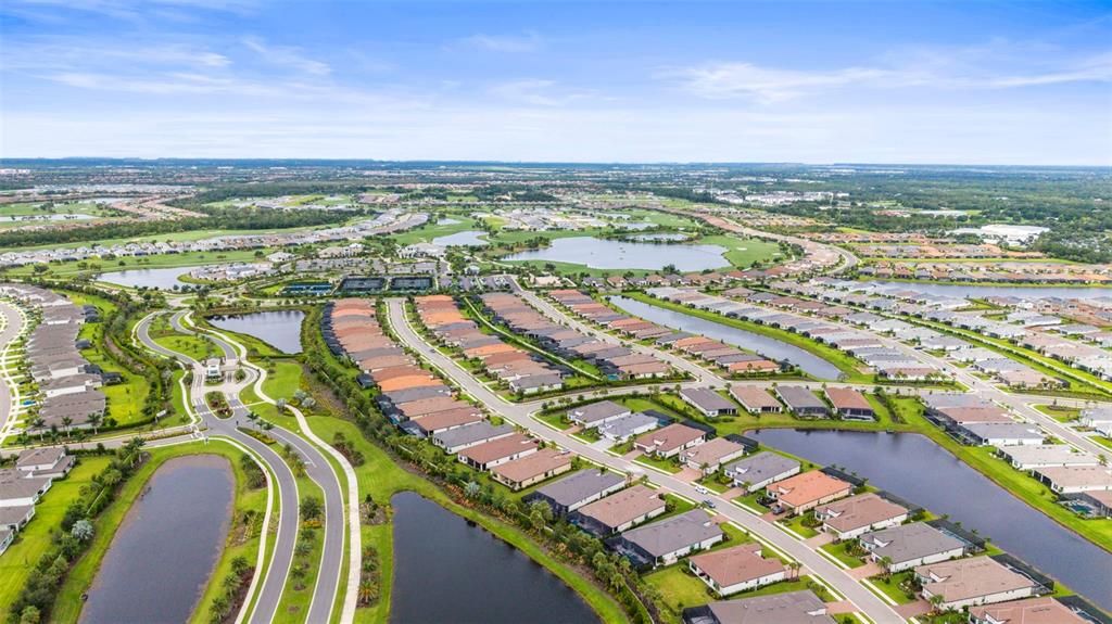 Под контрактом: $1,125,000 (3 спален, 3 ванн, 3101 Квадратных фут)