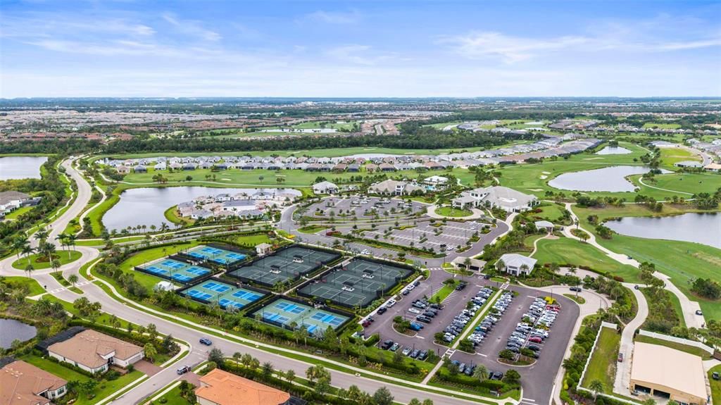 Под контрактом: $1,125,000 (3 спален, 3 ванн, 3101 Квадратных фут)