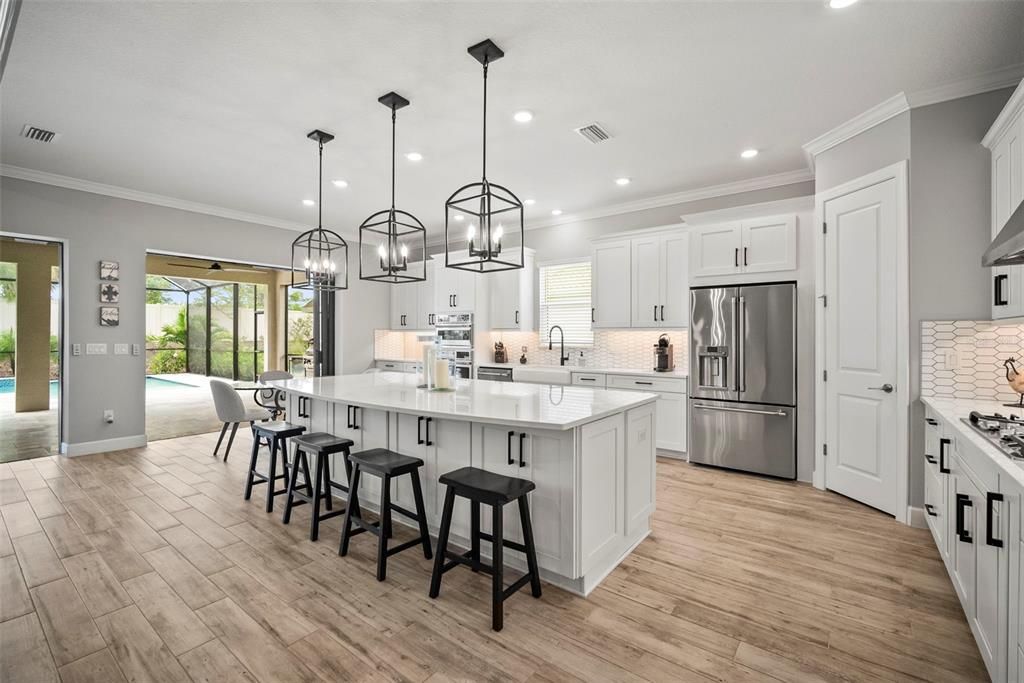 Под контрактом: $1,125,000 (3 спален, 3 ванн, 3101 Квадратных фут)