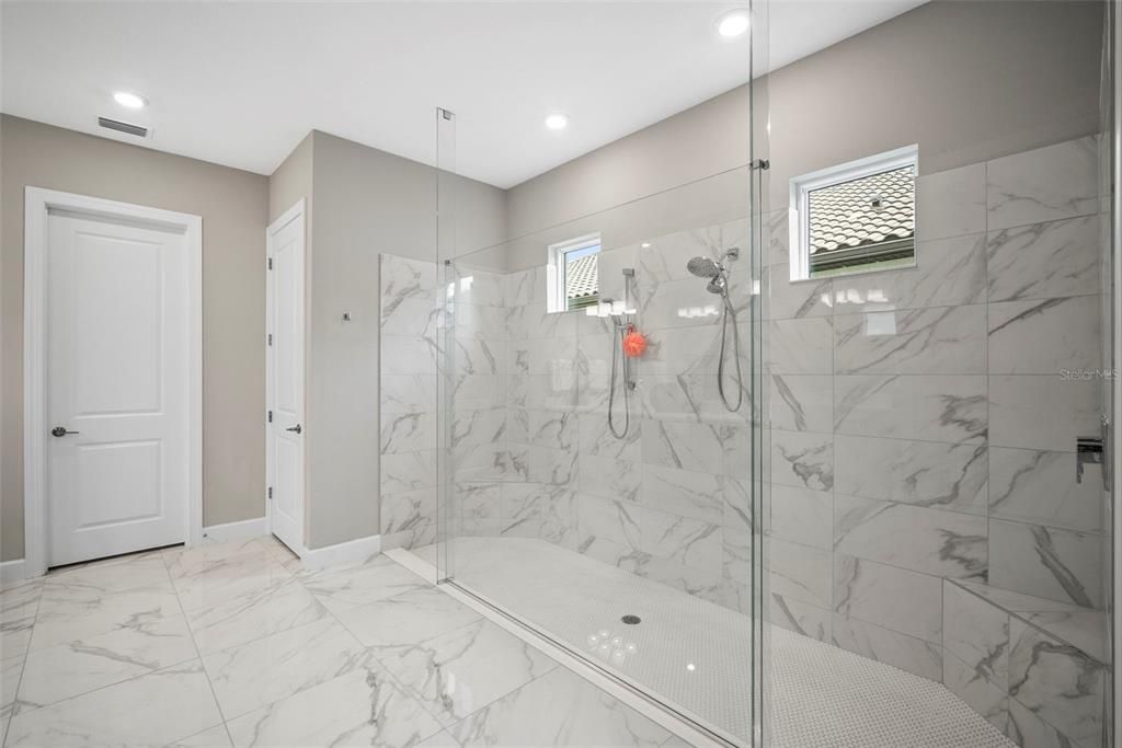 Под контрактом: $1,125,000 (3 спален, 3 ванн, 3101 Квадратных фут)