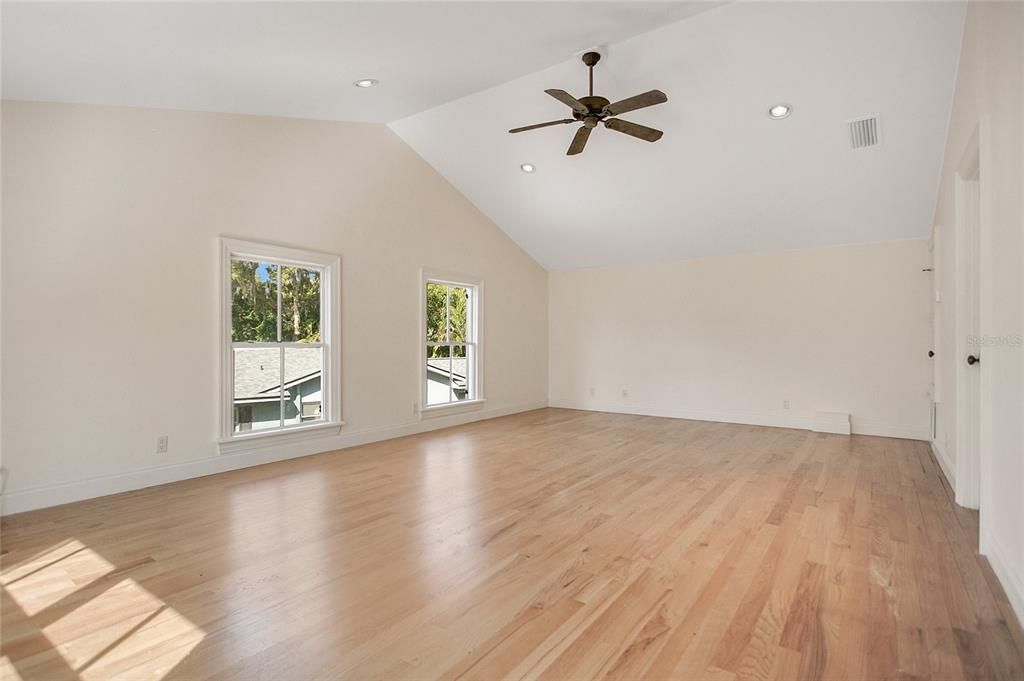 For Sale: $2,895,000 (6 beds, 5 baths, 6163 Square Feet)