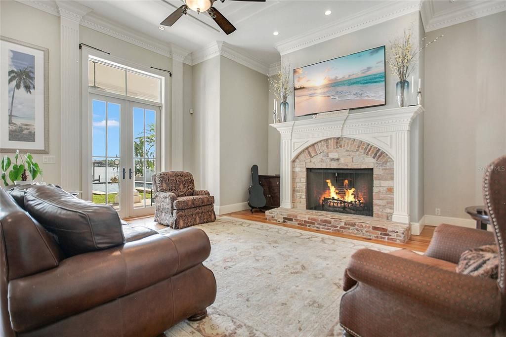 For Sale: $2,895,000 (6 beds, 5 baths, 6163 Square Feet)