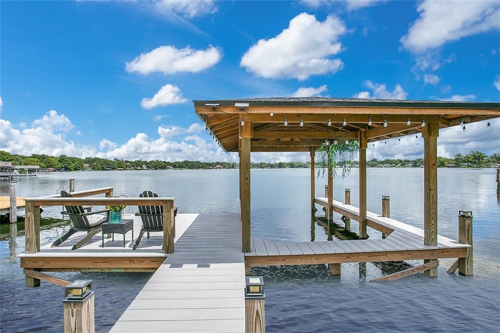 For Sale: $2,895,000 (6 beds, 5 baths, 6163 Square Feet)