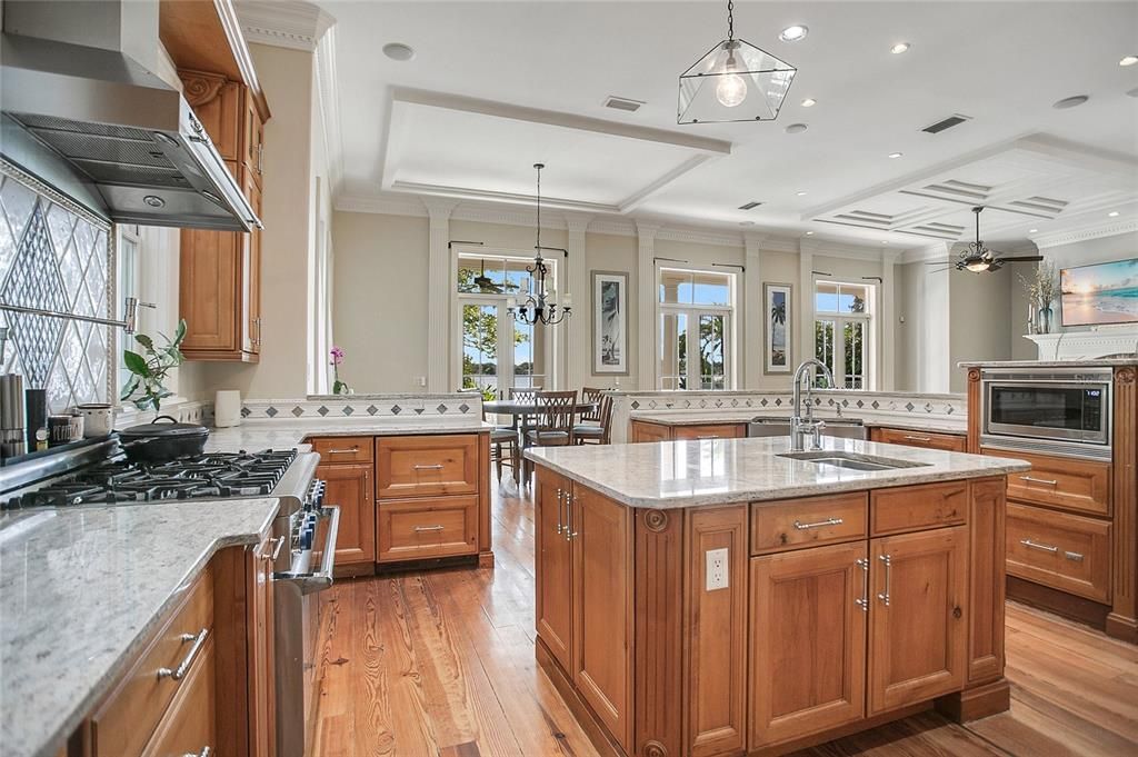 For Sale: $2,895,000 (6 beds, 5 baths, 6163 Square Feet)