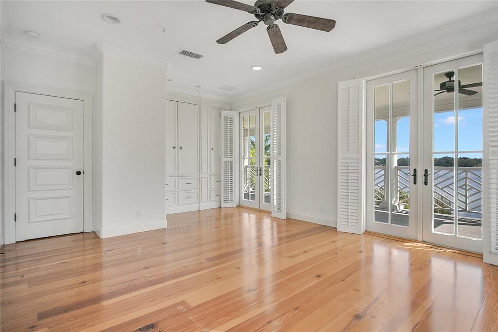 For Sale: $2,895,000 (6 beds, 5 baths, 6163 Square Feet)