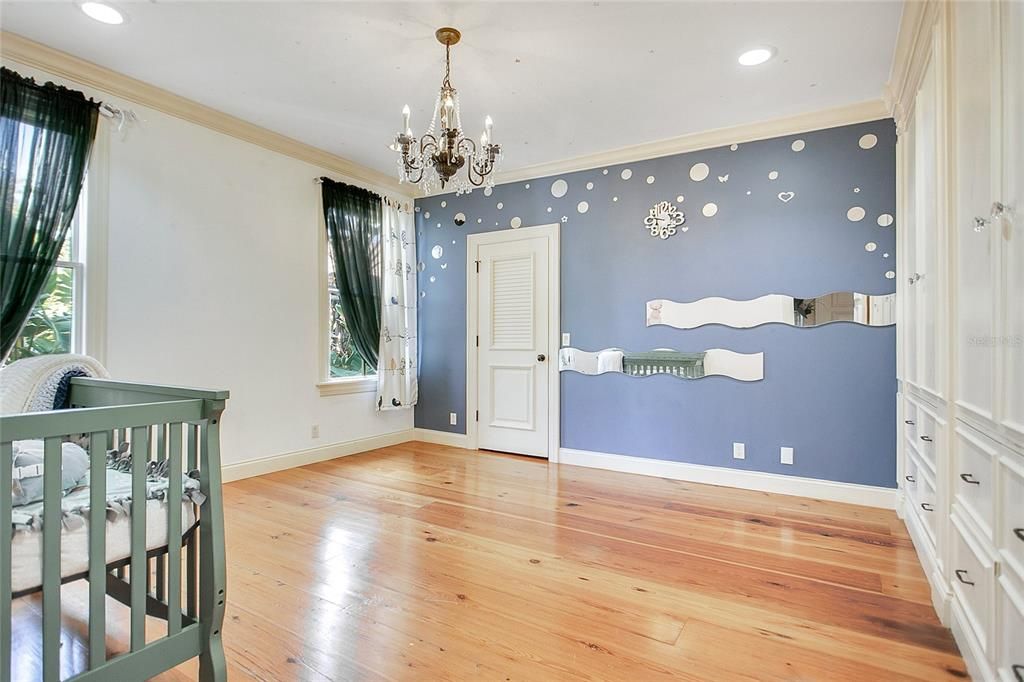 For Sale: $2,895,000 (6 beds, 5 baths, 6163 Square Feet)