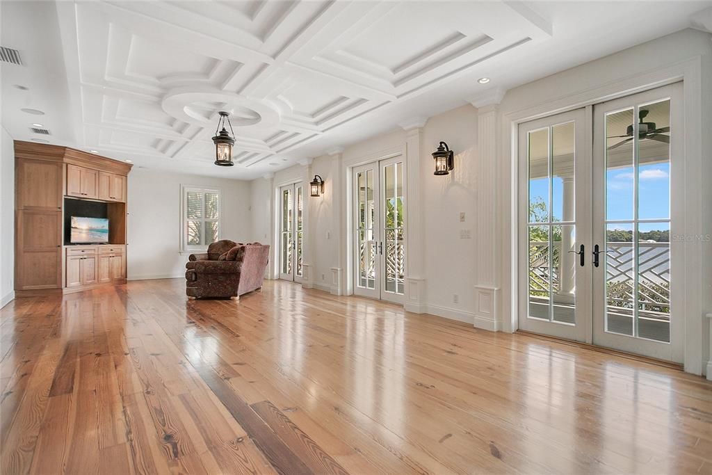 For Sale: $2,895,000 (6 beds, 5 baths, 6163 Square Feet)