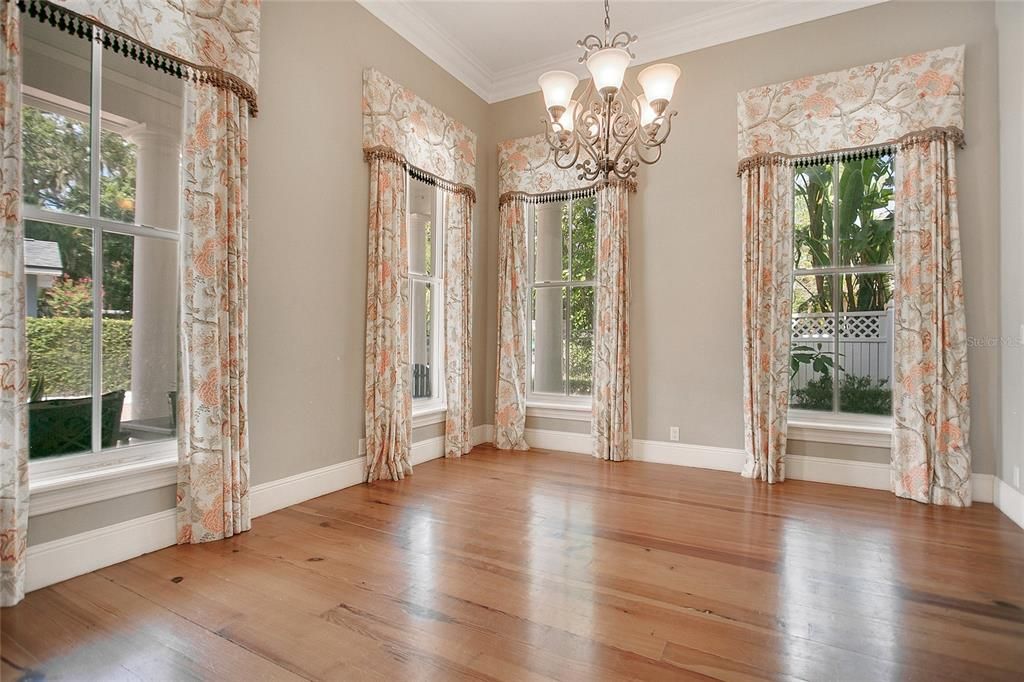 For Sale: $2,895,000 (6 beds, 5 baths, 6163 Square Feet)