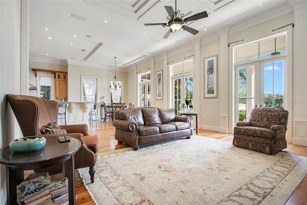 For Sale: $2,895,000 (6 beds, 5 baths, 6163 Square Feet)