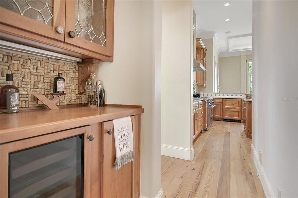 For Sale: $2,895,000 (6 beds, 5 baths, 6163 Square Feet)