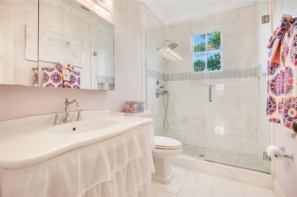 For Sale: $2,895,000 (6 beds, 5 baths, 6163 Square Feet)