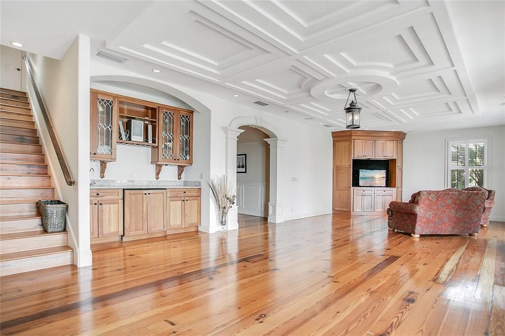 For Sale: $2,895,000 (6 beds, 5 baths, 6163 Square Feet)