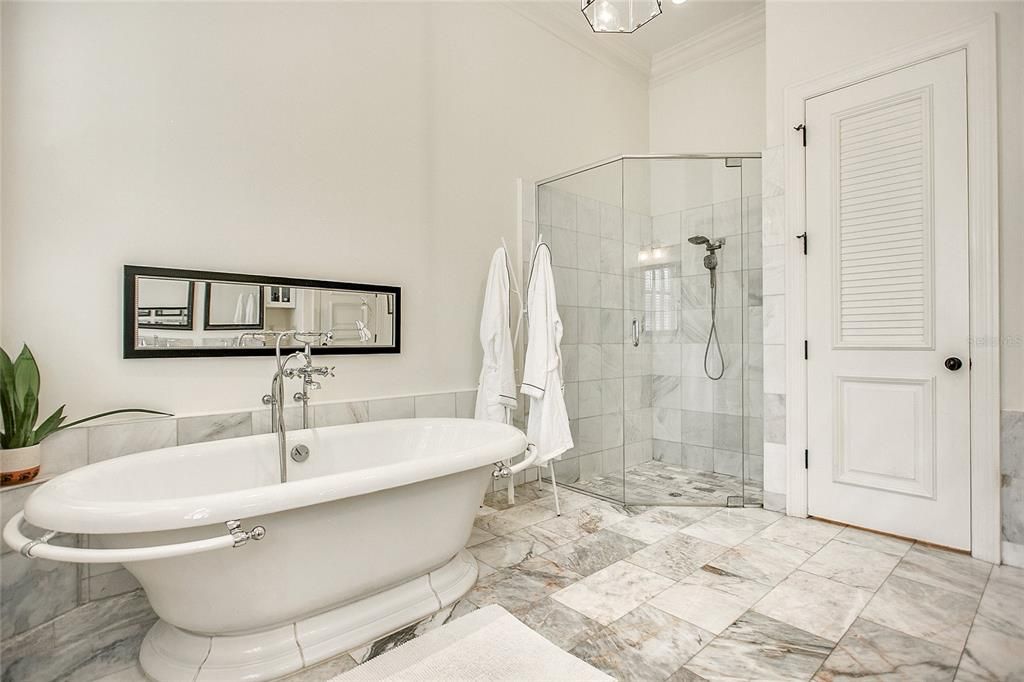 For Sale: $2,895,000 (6 beds, 5 baths, 6163 Square Feet)