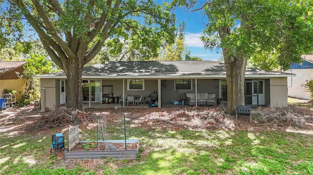 Active With Contract: $1,600 (2 beds, 1 baths, 1000 Square Feet)