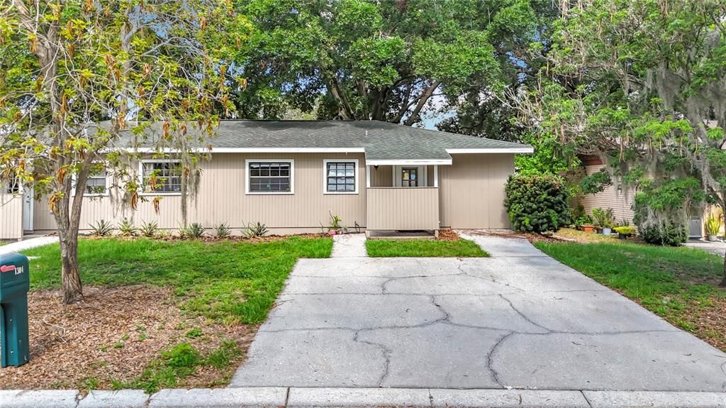 Active With Contract: $1,600 (2 beds, 1 baths, 1000 Square Feet)