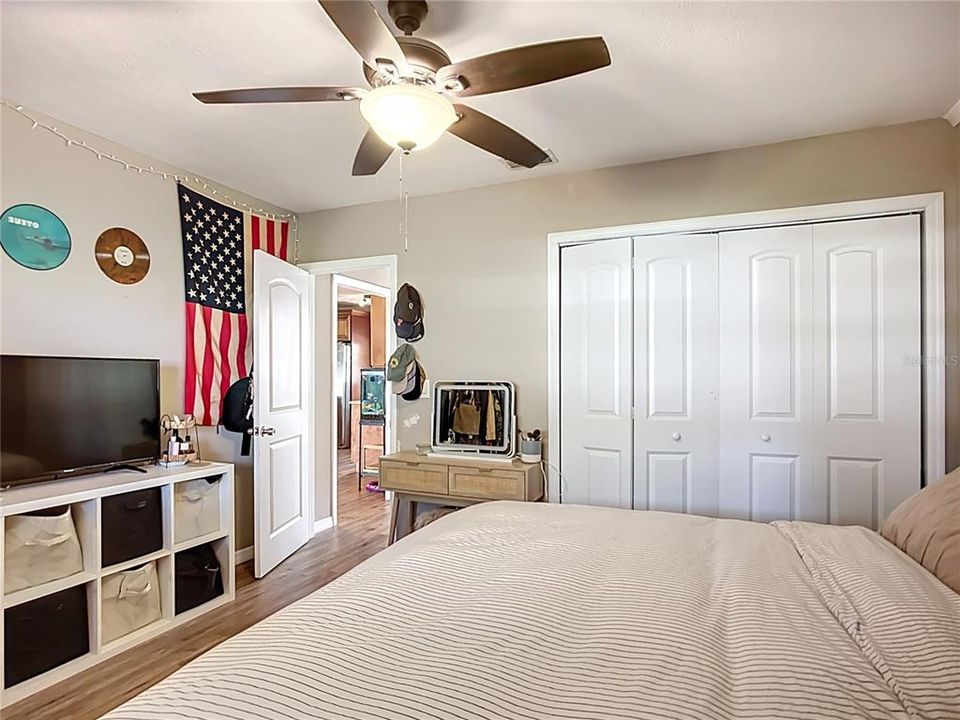 Active With Contract: $1,600 (2 beds, 1 baths, 1000 Square Feet)
