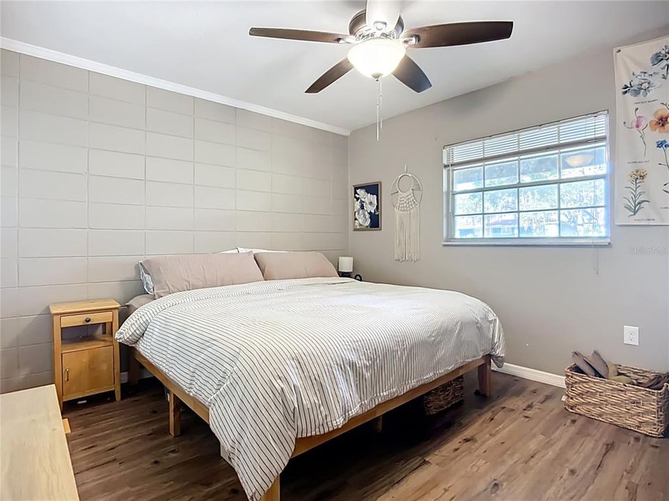 Active With Contract: $1,600 (2 beds, 1 baths, 1000 Square Feet)