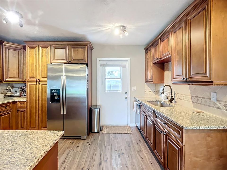 Active With Contract: $1,600 (2 beds, 1 baths, 1000 Square Feet)