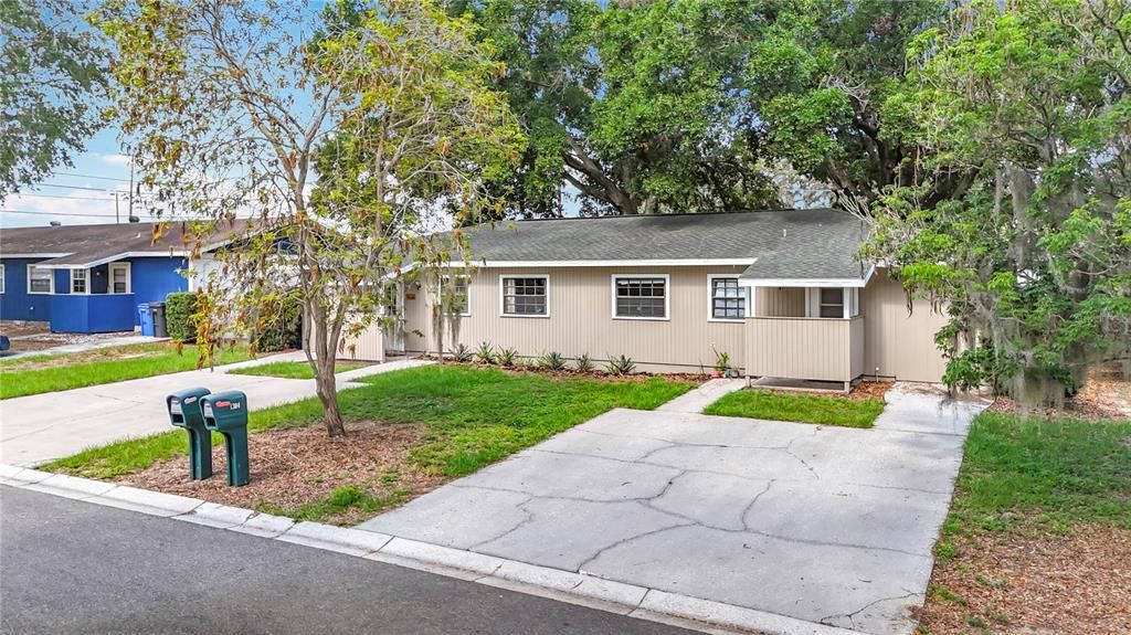 Active With Contract: $1,600 (2 beds, 1 baths, 1000 Square Feet)